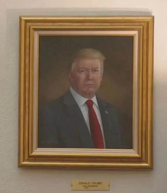 Автор «действительно худшего портрета» Трампа жалуется, что критика президента губит ее сорокалетнюю карьеру художника Автор «действительно худшего портрета» Трампа жалуется, что критика президента губит ее сорокалетнюю карьеру художника | Источник: Truthsocial.com / @realDonaldTrump