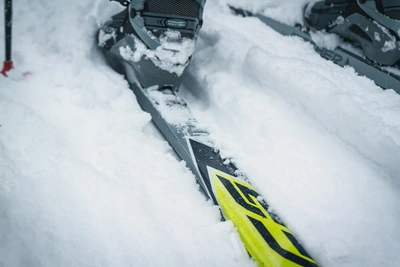 Скончался мужчина во время катания на лыжах в Ленобласти