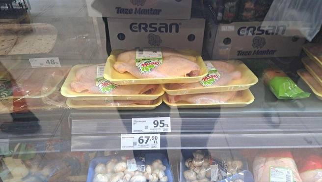 Пара куриных бедер в супермаркете Турции продается почти за 175 рублей | Источник: читатель 72.RU