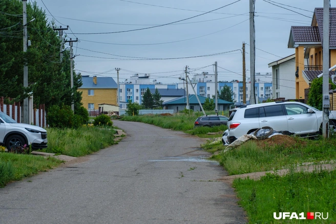 Улица Арсенальная, а на фоне городской квартал | Источник: Булат Салихов / UFA1.RU