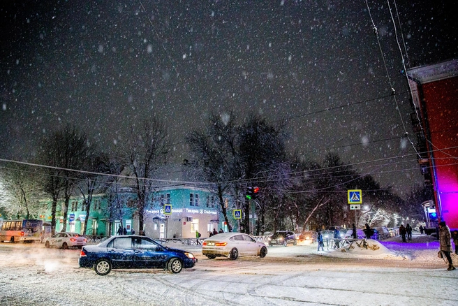 Снегопад придает городу сказочности | Источник: Александра Мамонтова