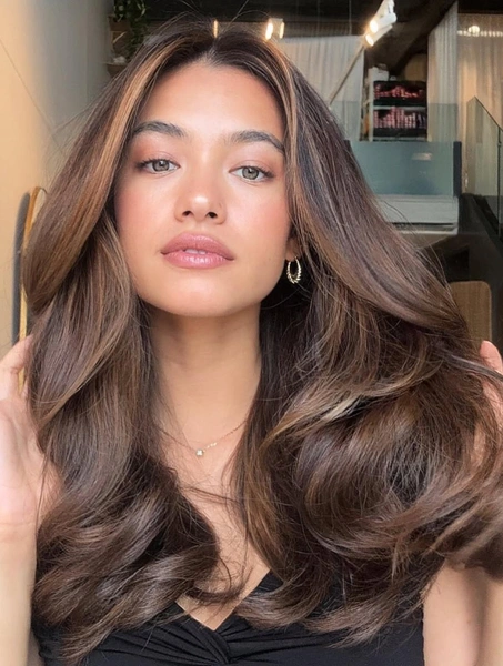 какой цвет волос молодит, цвет волос, как выглядеть моложе, окрашивание волос, волосы, цвета волос | Источник: Социальные сети