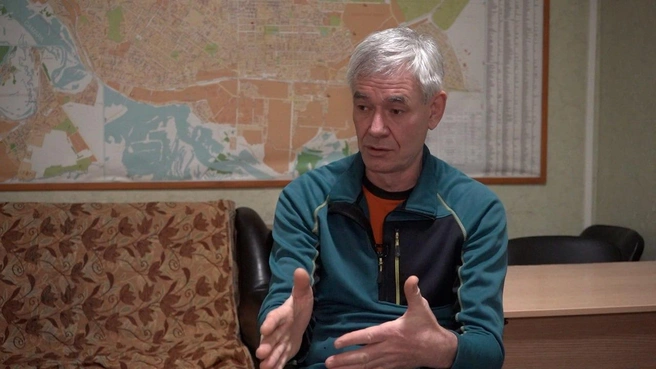И помню, кто-то прибегает и говорит: «У вас там УВД горит в Самаре».—&nbsp;Сильно горит? —&nbsp;спрашиваю.—&nbsp;Сильно.—&nbsp;Ну, если начало гореть, значит всё сгорит. Потому что внутри все перекрытия деревянные.В общем, так и случилось. Но на тот момент ещё никто не знал, что там было столько народу | Источник: Елена Копаева