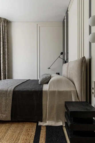 Шторы, izabellafareni. Плетенный ковер, Обоин&amp;Шторц, oboinn.ru. Декор&nbsp;— Студия Винтажных предметов. | Источник: Михаил Чекалов; стиль: Екатерина Клее