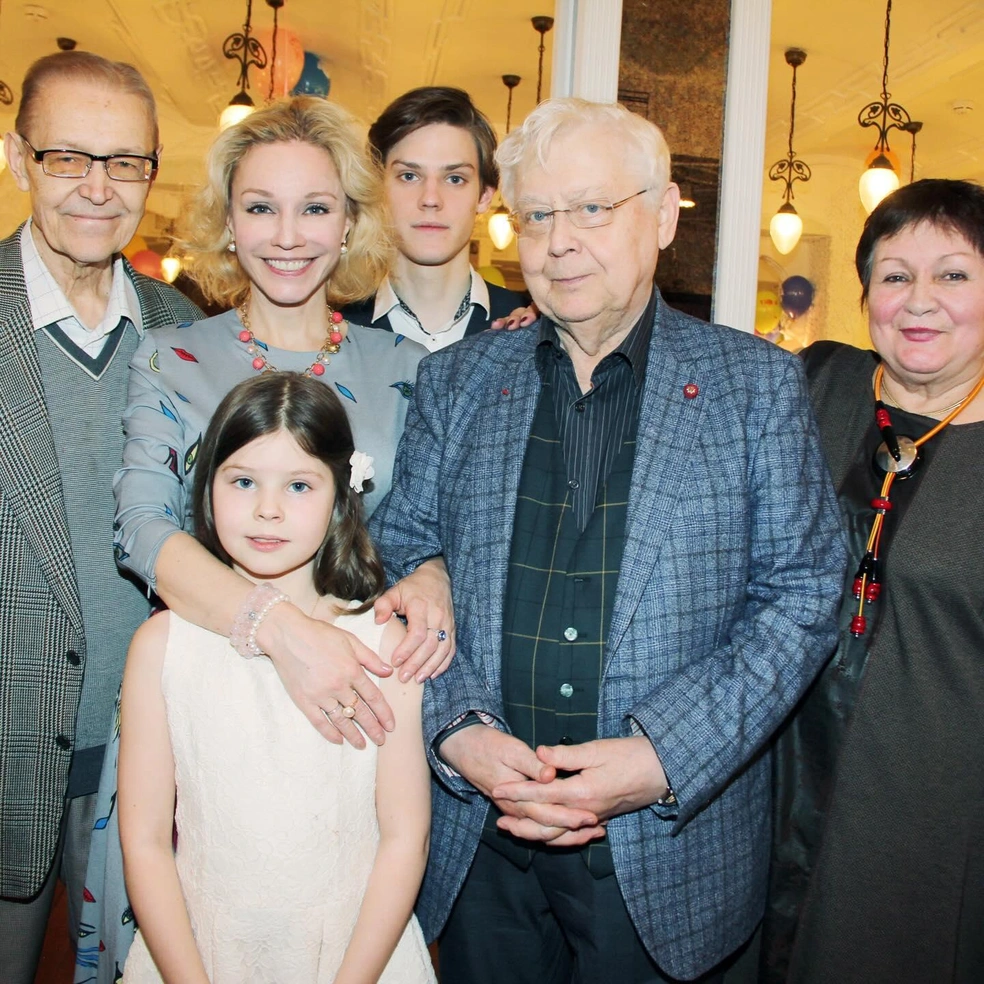 Мария осталась без отца, когда ей было всего 11 лет | Источник: marinazudina_official / Instagram (экстремистская организация, деятельность запрещена на территории РФ)