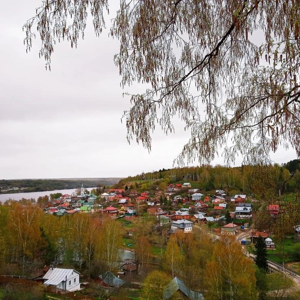 Плес в мае&nbsp;— дожди здесь были частыми не только при Левитане | Источник: Анна Балакина