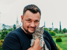 Сергей Жуков подарит котенка жителю Сочи