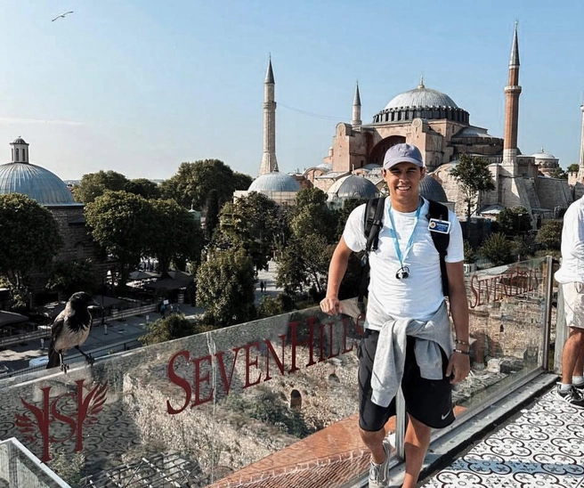 Фотография с отдыха Максима в мае 2023 года | Источник: maks_kazakov / Instagram (принадлежит Meta, признанной экстремистской и заблокированной в РФ)