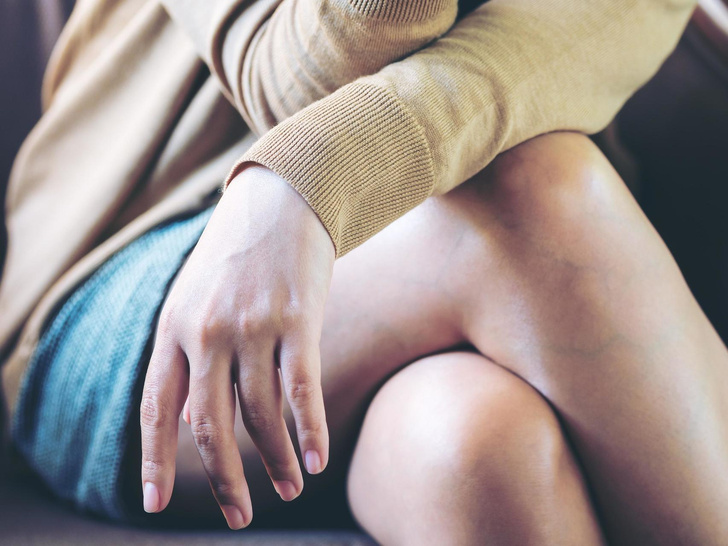 Почему вредно сидеть со скрещенными ногами — мнение врачей