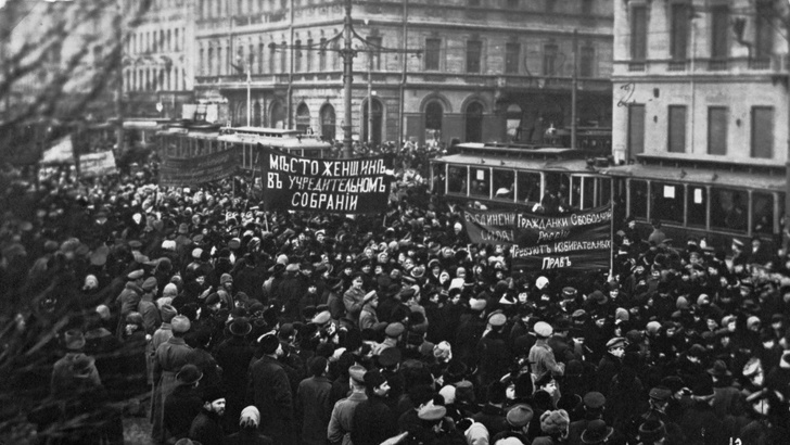 Подарки девушке на 8 марта