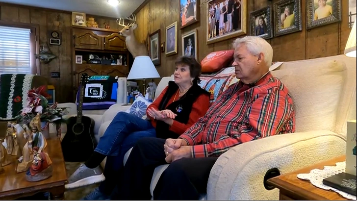 Муж и жена за 50 лет брака пережили 6 случаев рака на двоих | Источник: скриншот видео fox10tv.com/