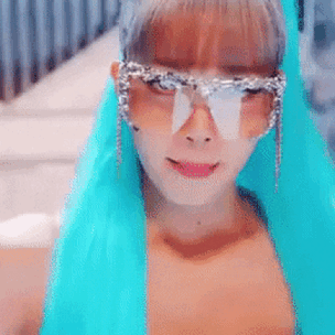 Больше красок: k-pop исполнительницы, которые обожают неоновый тренд