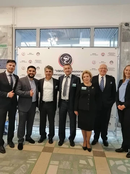 Команда российских радиологов, д-р Мурат Докдок (третий справа), Елена Цыба — дочь академика Цыба (пятая слева) | Источник: «Анадолу»