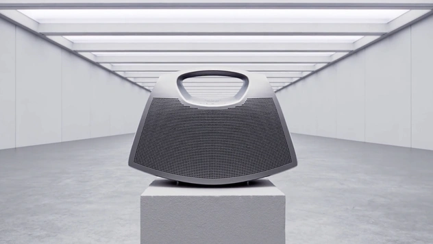 Balenciaga и Bang&Olufsen выпустили портативную колонку в форме сумки