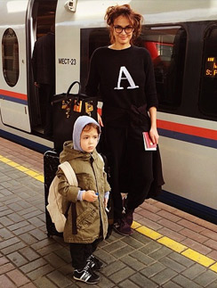 Алена Водонаева с сыном перед поездкой в Санкт-Петербург