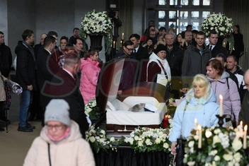 Прощались с ведущим близкие, друзья, коллеги и родственники