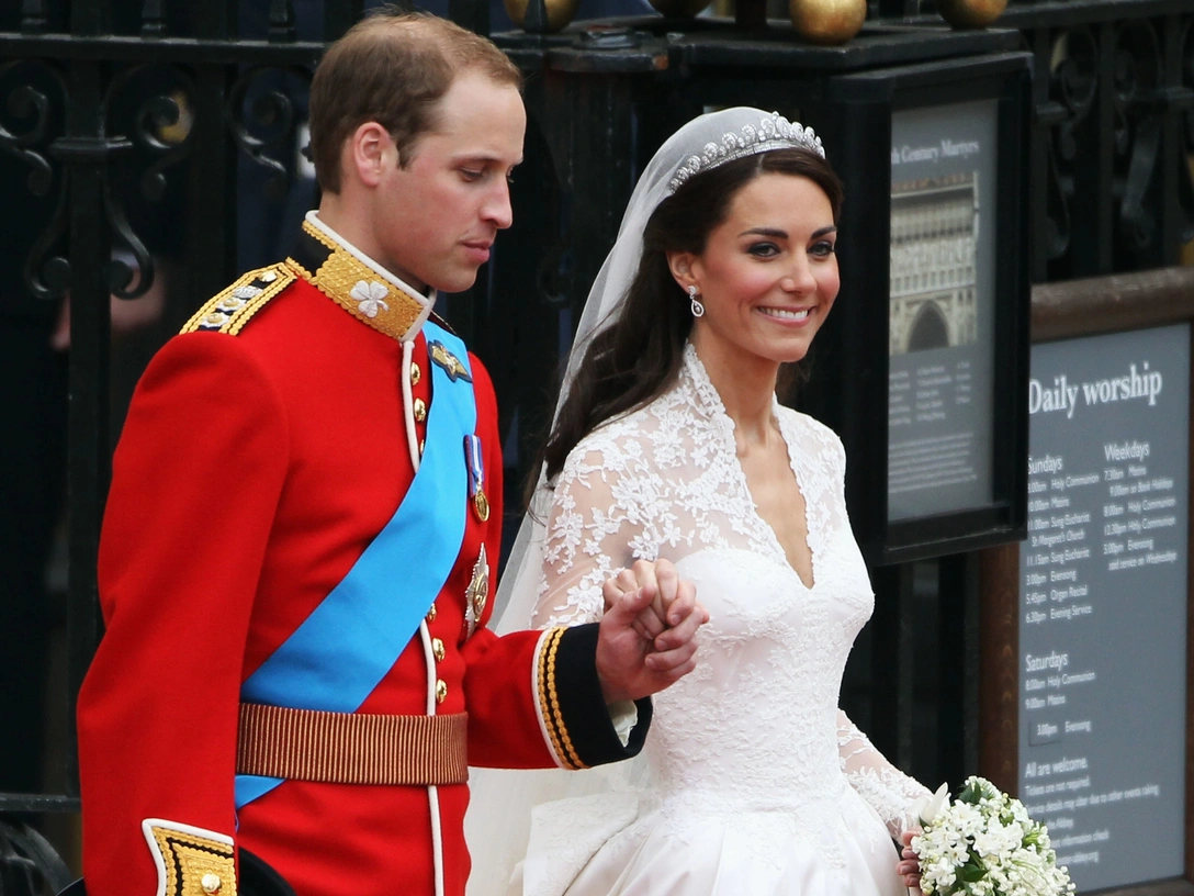 Принц Уильям и Кейт Миддлтон покидают Вестминстерское аббатство после венчания, 29 апреля 2011 | marieclaire.ru