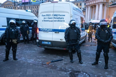 Пара напала на мужчину в ТЦ «Лето» в Петербурге