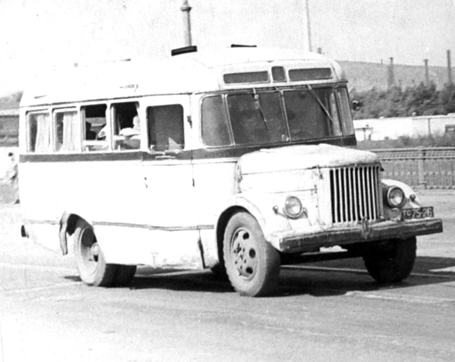 КАвЗ-651, город Новокузнецк проспект Курако, 1967 год | Источник: fotobus.msk.ru