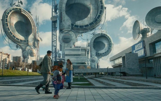 Кадр из второго сезона сериала и вид на здание Библиотеки ИНИОН РАН в Москве | Источник: YouTube