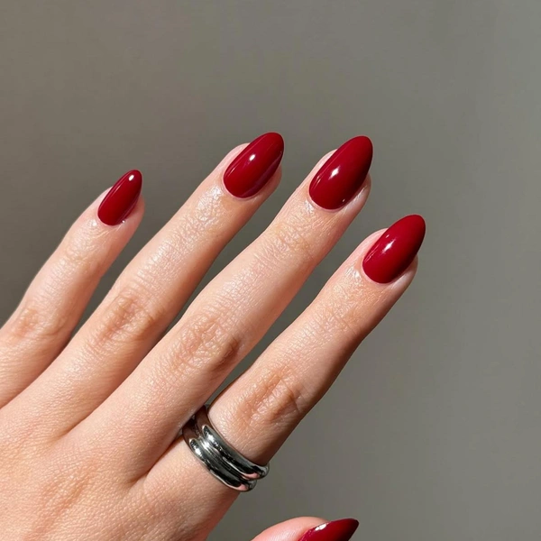 маникюр, маникюр 2025, цвет маникюра, ногти маникюр 2025, красный маникюр, красивый маникюр, цвет маникюра 2025, маникюр тренд | Источник: Социальные сети