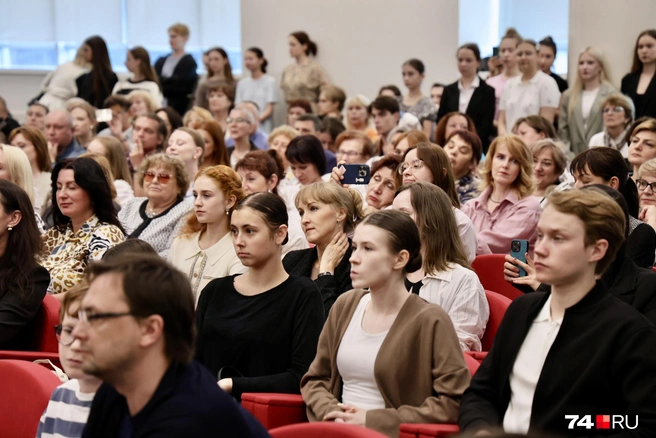 Поклонников на встречу пришло немало | Источник: Михаил Шилкин