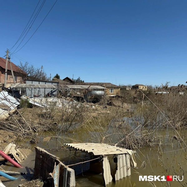 Вода начала пребывать ночью, многие выбегали из домов, бросив все&nbsp;— документы, лекарства, вещи | Источник: Иветта Авраамова / MSK1.RU