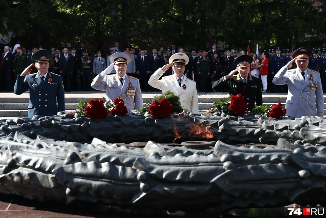 Первые лица силовых структур почтили память погибших воинов Великой Отечественной войны | Источник: Наталья Лапцевич 