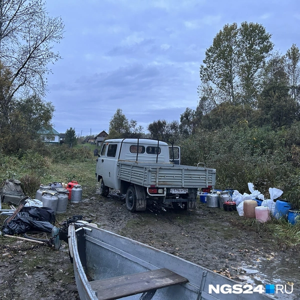 Погрузка в лодку | Источник: Алексей Тайганавт / NGS24.RU