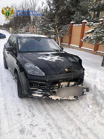 Автоледи на полном ходу сбила няню с мальчиком