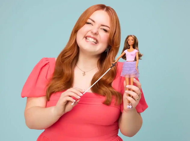 Barbie выпустили первую куклу для слабовидящих девочек
