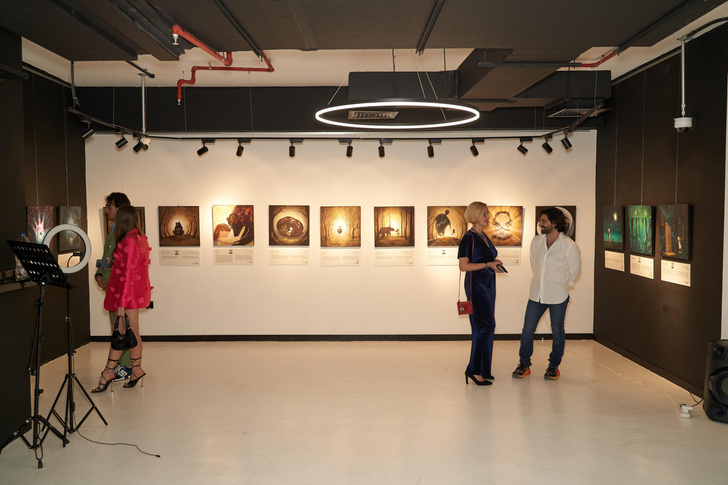 Арт-путешествие девочки в Дубае: интервью с художником Наталией Лукомской, которая впервые привезла свою выставку в ОАЭ