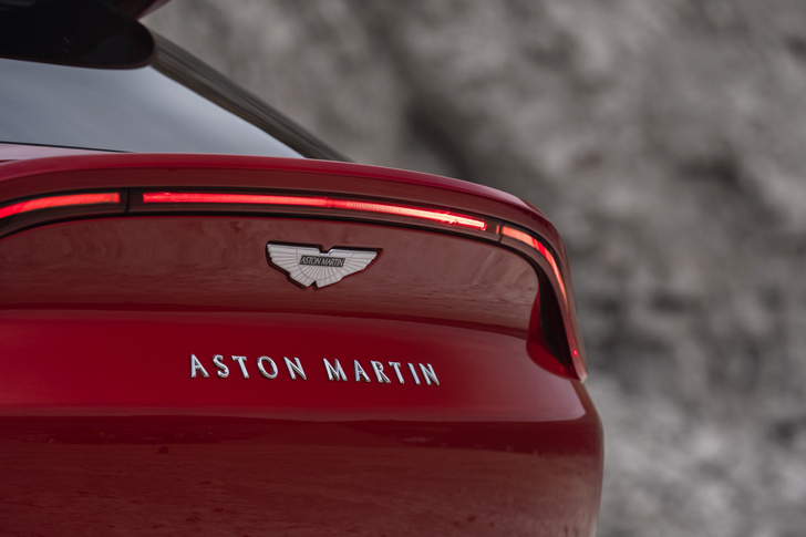 Aston Martin представил первый в истории марки кроссовер