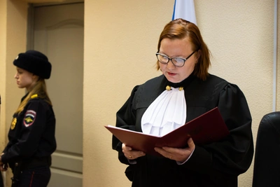 В Новомосковске суд изучил 35 дел одного жителя