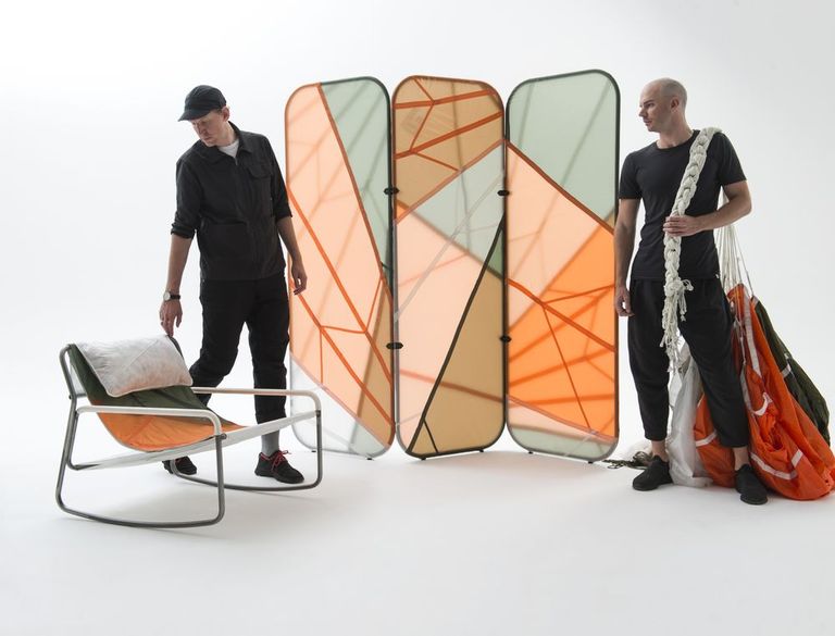 Мебель из старых парашютов | Источник: Layer Design
