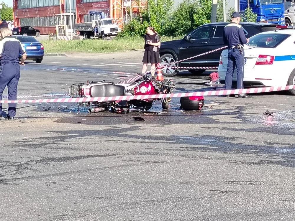 Байкер разбился насмерть в промзоне Челябинска — видео момента ДТП