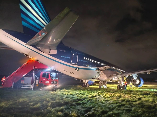 Фотографии самолета, который в Пулково выкатился на траву | Источник: Санкт-Петербургская транспортная прокуратура