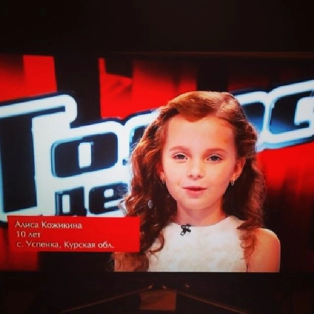 Такой Алиса появилась на шоу «Голос. Дети» (0+) | Источник: aliska_kozikina / Instagram (экстремистская организация, деятельность запрещена на территории РФ)