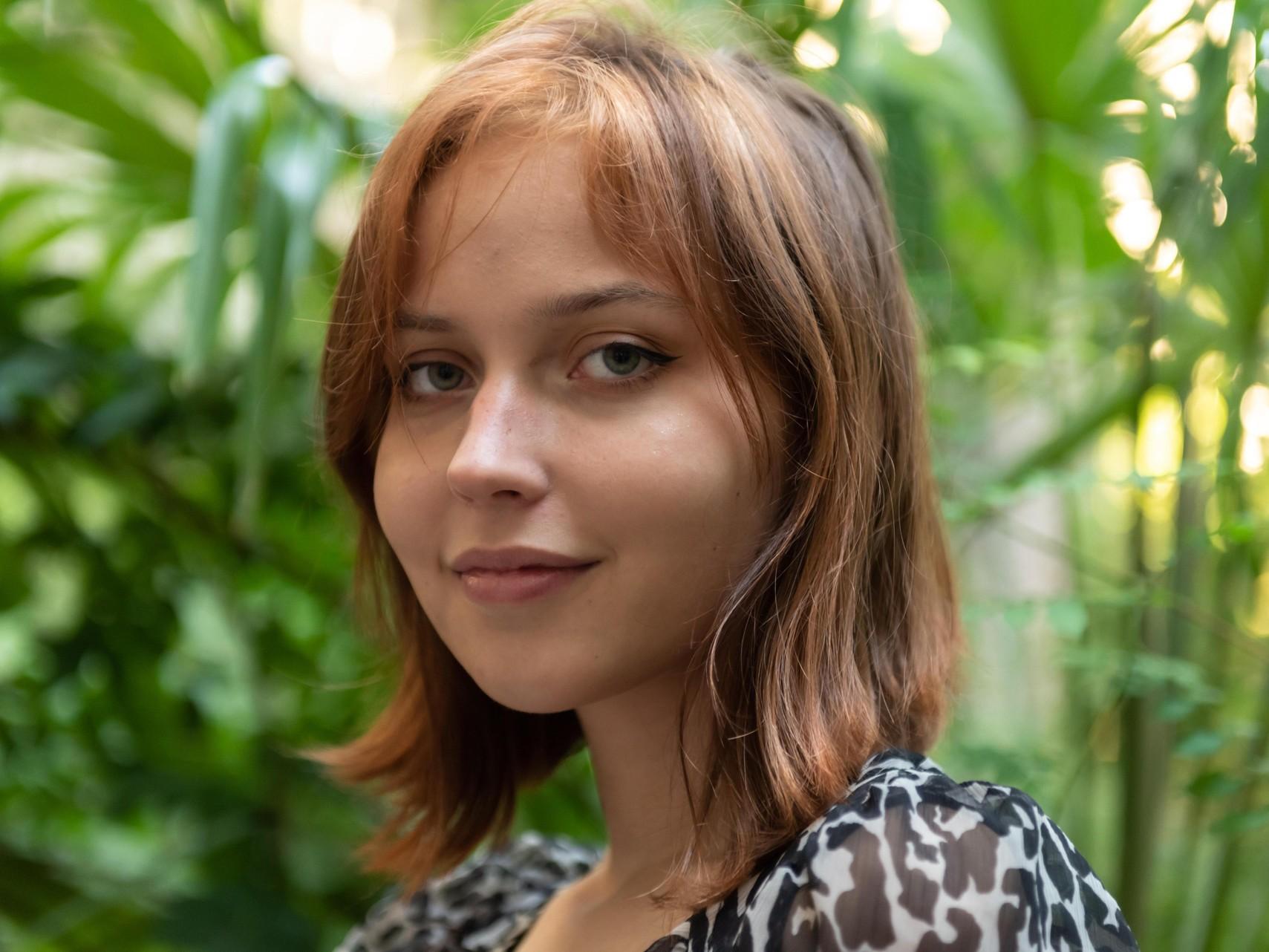 «Многие одноклассники с кем-то встречаются, а мне и смотреть на мальчишек противно. Я фригидна?»