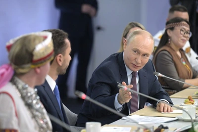 Встреча Путина с коренными народами: особенности кухни сето
