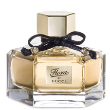 Flora by Gucci Eau de Parfum – идеальный вечерний аромат. Он раскрывается чувственными нотами османтуса, сандала и пачули. Верхние оттенки цитруса и пиона завершают композицию. Такой аромат долго живет на коже.