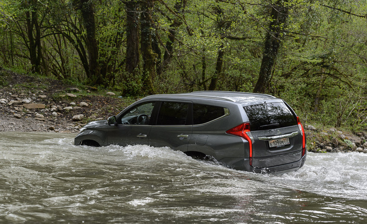 Теперь бензиновый: возвращение Mitsubishi Pajero Sport