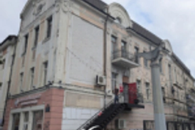 На Светланской начали ремонт фасада старинного дома