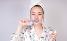 Стоматолог Лапушкина рассказала о компонентах зубной пасты, которые зря считают ядом