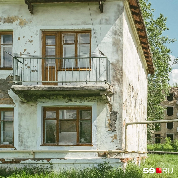 А в некоторых опустевших никто не стал трогать окна | Источник: Василина Любимова / 59.RU