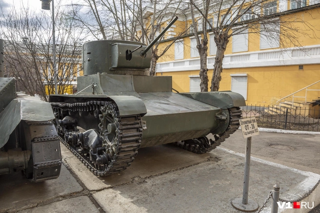 Огнеметный танк Т-26 у Дома офицеров в Чите | Источник: Константин Завриков / V1.RU