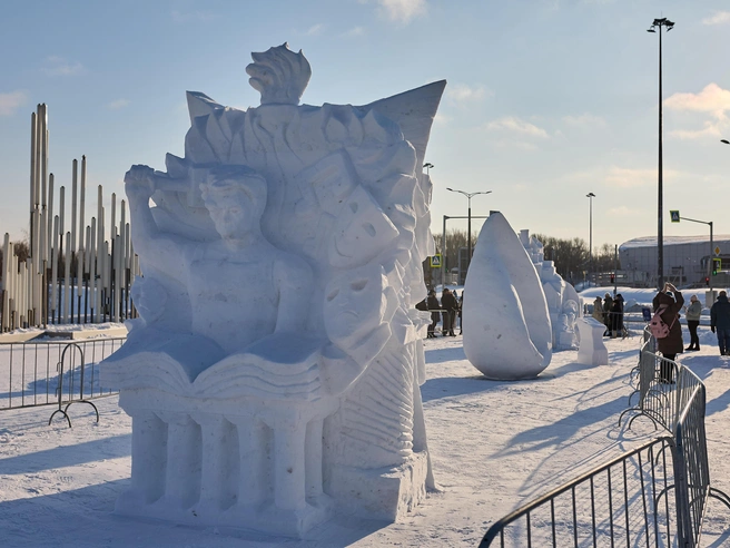 Команда «Дримтим» из Кургана подготовила работу «Курган — кузнец культуры». | Источник: Александр Ощепков / NGS.RU