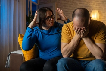 «5 лет брака ощущаются как 20. Думаю о разводе: жена доводит скандалами, а ее дочь даже не разговаривает со мной»