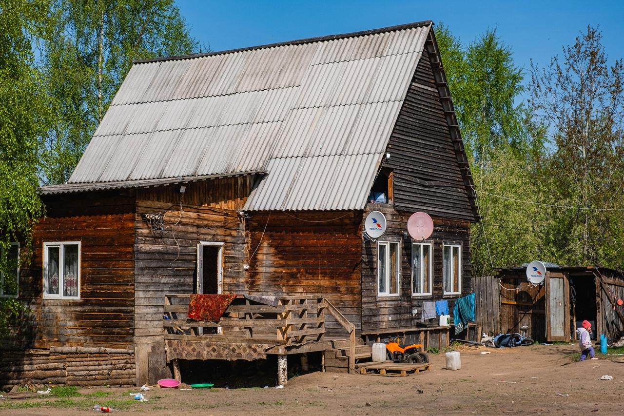 Цыгане, живущие в Чапаевском на участке, который отдали многодетной семье,  купили его у самой семьи - 7 июня 2023 - 59.ру