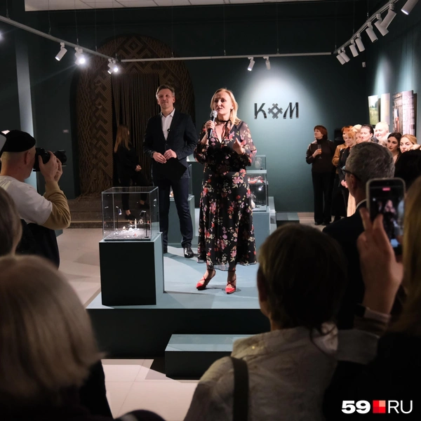 О выставке рассказала директор ЦВЗ Вера Каргашина | Источник: Тимофей Калмаков / 59.RU